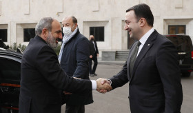 Armenian, Georgian PMs have private conversation in Tbilisi