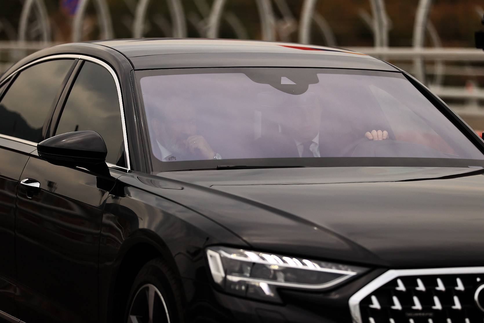 Nikol Pashinyan and Irakli Garibashvili attend the official