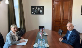 Վրաստանում ՀՀ դեսպան Աշոտ Սմբատյանի հանդիպում Վրաստանի բարձրագույն դատարանի նախագահ Նինո Կադագիձեի հետ