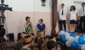 В 104-ой тбилисской армянской школе состоялась торжественная церемония последнего звонка.