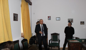 Դեսպան Սադոյանի հանդիպումը Թբիլիսիի Պետրոս Ադամյանի անվան պետական հայկական թատրոնի անձնակազմի հետ