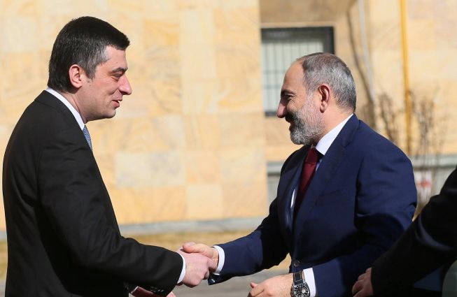 Nikol Pashinyan meets with Giorgi Gakharia