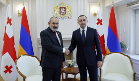 Nikol Pashinyan and Irakli Garibashvili hold a private conversation